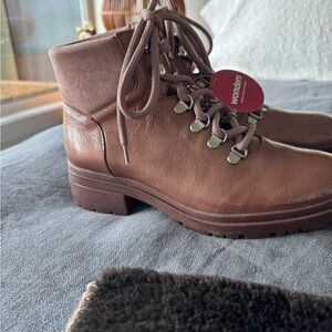 Wonder Ladies (NWT) Champagne/Swede Ankle Boots. Made in Spain